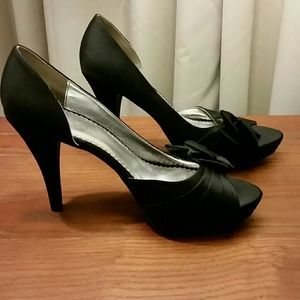 Great used condition! Black satin high heels